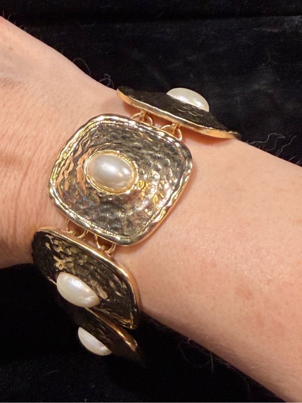 Vintage Inspired Hammered Gold-tone Link Faux Domed Pearl Bracelet NWOT
